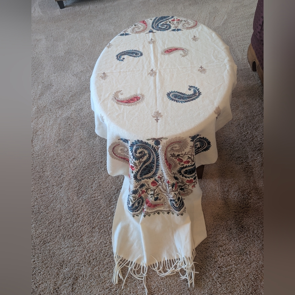 Cashmere Ivory Floral Patterned Shawl - Picture 6 of 8